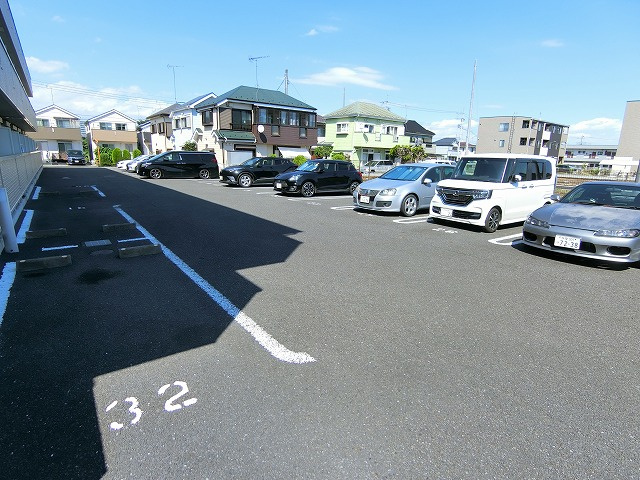 ファミール上の台の駐車場