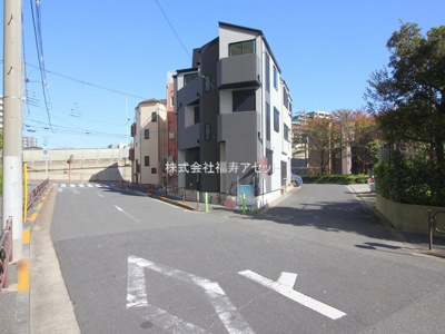 【前面道路含む現地写真】 | 葛飾区東新小岩1丁目　新築戸建　全１棟