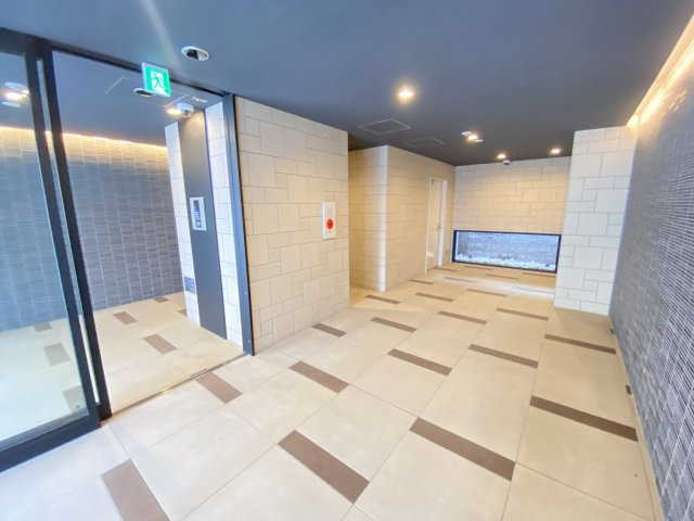 Metrosa弁天町のエントランス