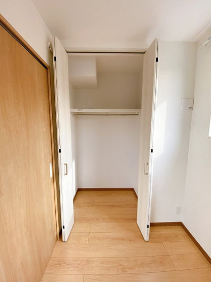 【収納】 | フォルトゥーナ | 洋室3帖のお部屋にあるクローゼットです♪大切なお洋服もしわにならないようにハンガーがけができます☆