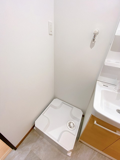 【設備】 | フォルトゥーナ | 洗面所にある室内洗濯機置き場です♪防水パンが付いているので万が一の漏水にも安心です！
