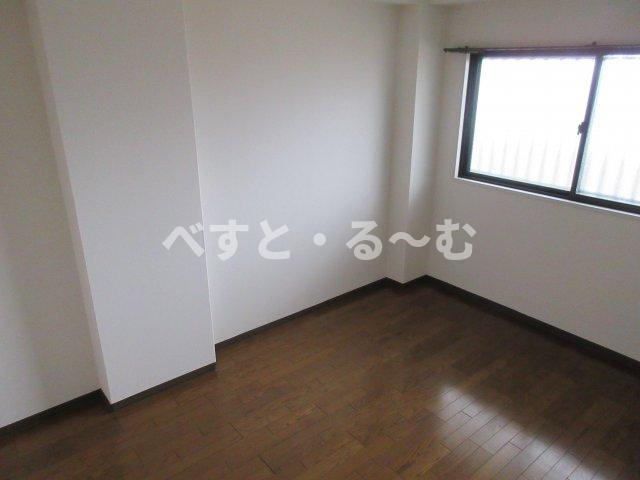 シャンポール西藤江の洋室
