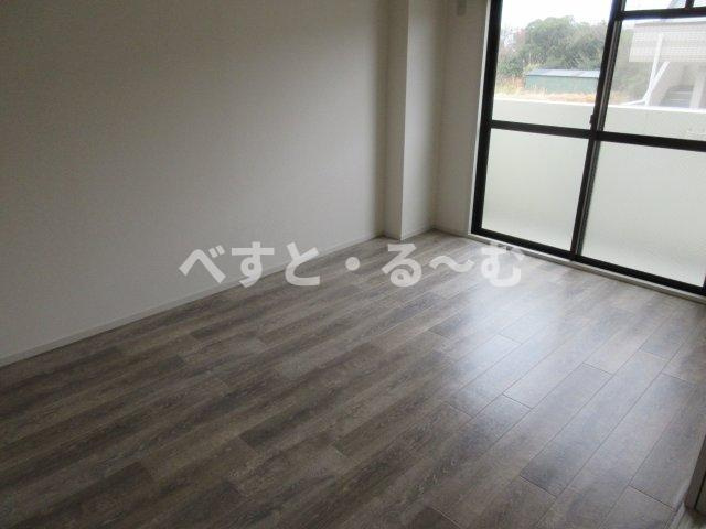 シャンポール西藤江の洋室