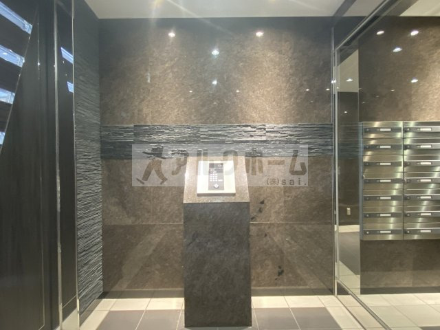 ルミエール久宝寺1のエントランス