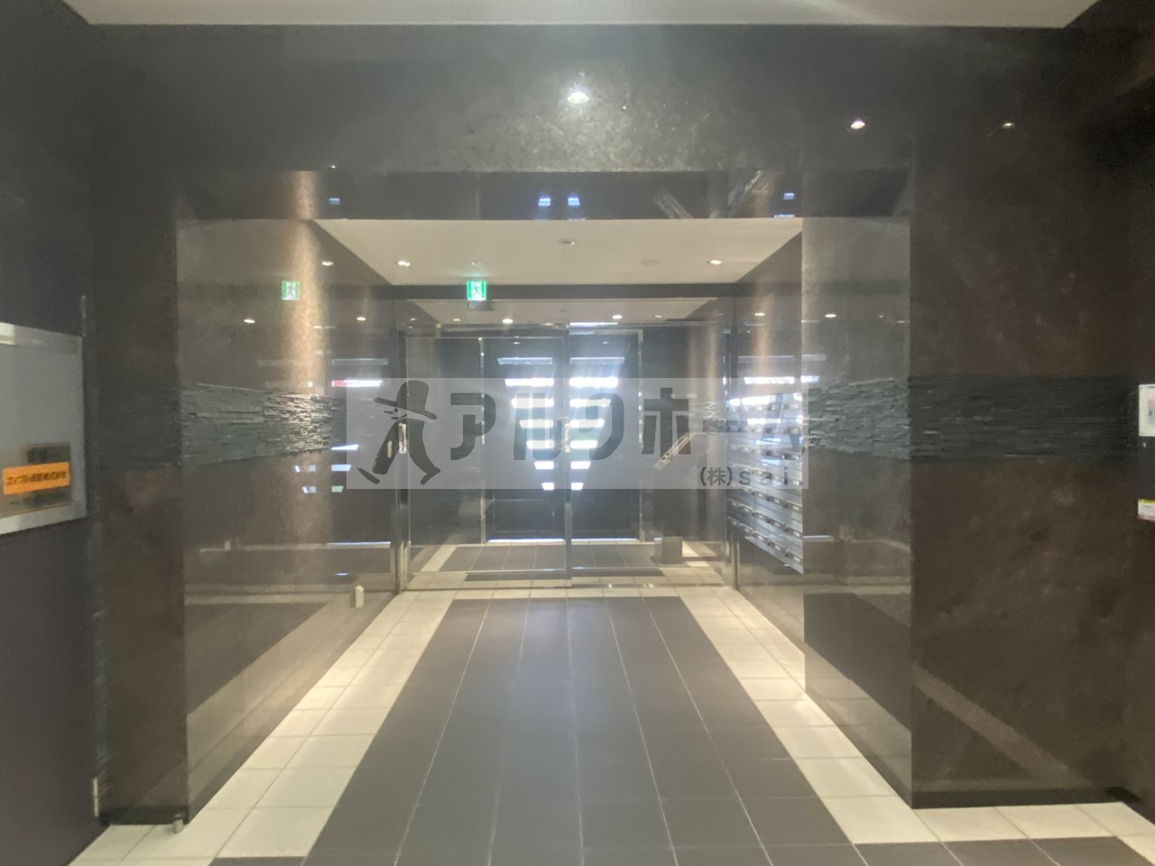 ルミエール久宝寺1のロビー