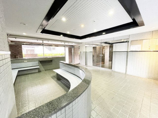 ライオンズマンション鶴見花月園前　(鶴見区生麦5丁目）のエントランス|建物の内部です