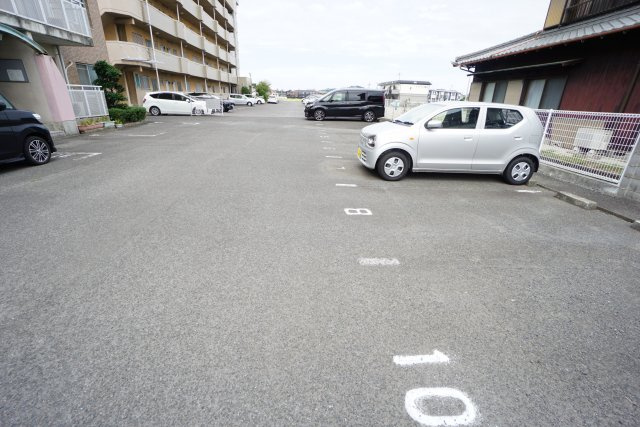ロイヤルハイツコニーズⅡの駐車場