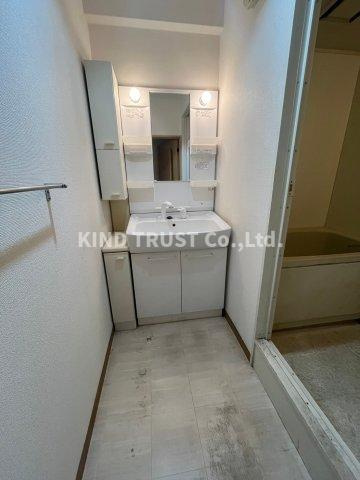 ライフ北梅田の居間・リビング|こちらのリビングで趣味の時間をお楽しみください