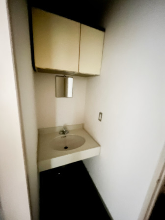 稲元ビルの洗面所