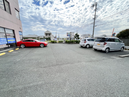 稲元ビルの駐車場