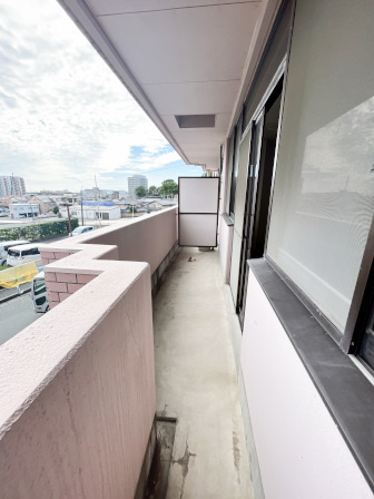 稲元ビルのバルコニー