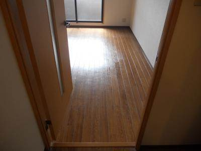 ハウスセゾン御所南の内装|廊下から～