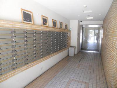 ハウスセゾン御所南のエントランス