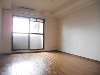 ハウスセゾン御所南の居間・リビング|洋室