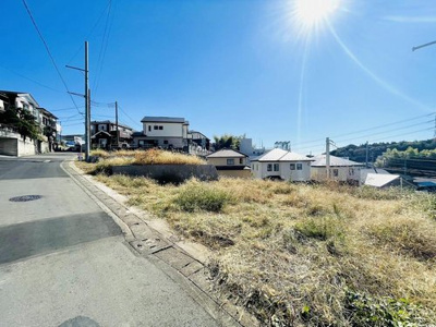 【前面道路含む現地写真】 | ♪素敵な眺望が我が家の風景！陽当たり・風通し良好♪建築条件無売地全４区画 | ～現地写真～
前面道路は車通りが少ないので駐車が苦手な方にも安心です！