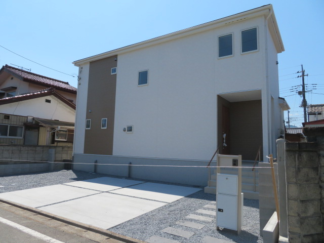 高崎市吉井町本郷22-1（全1棟）1号棟の外観|ナチュラルで飽きの来ないデザインは流行に左右されない家の形です。外構も綺麗に仕上がっています(^▽^)/
