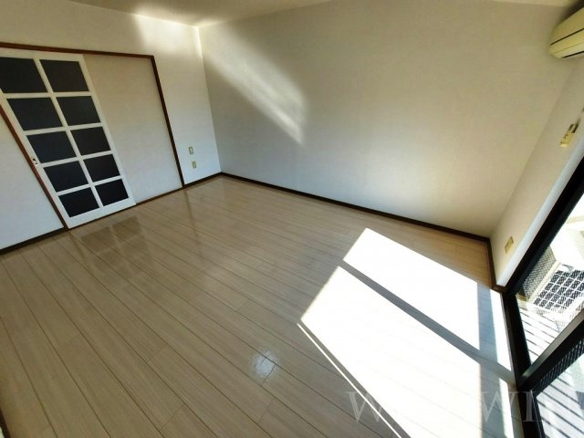 サントラスト A棟の居間・リビング
