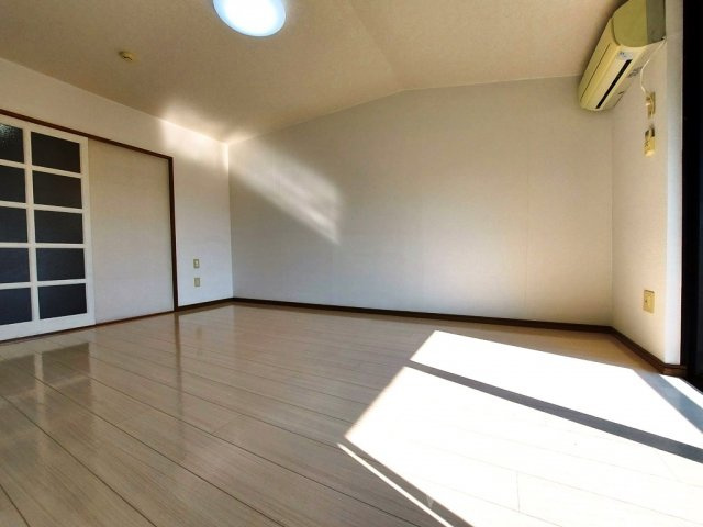 サントラスト A棟の居間・リビング