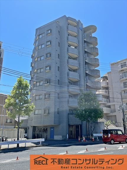 ローレル西岡本の外観