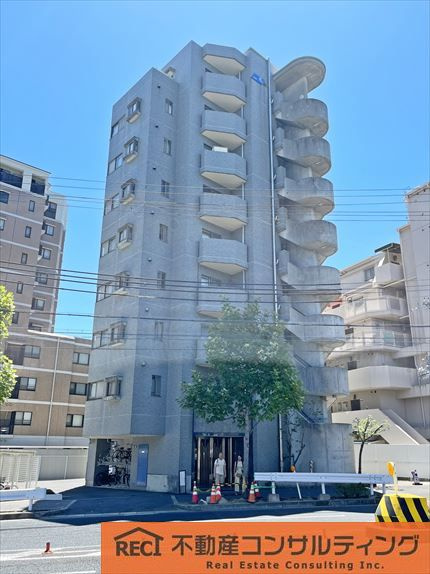ローレル西岡本の外観