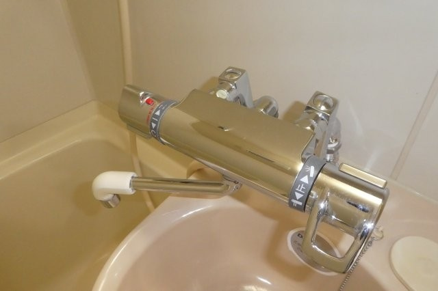 プレジール林の浴室|サーモスタッド付き水栓