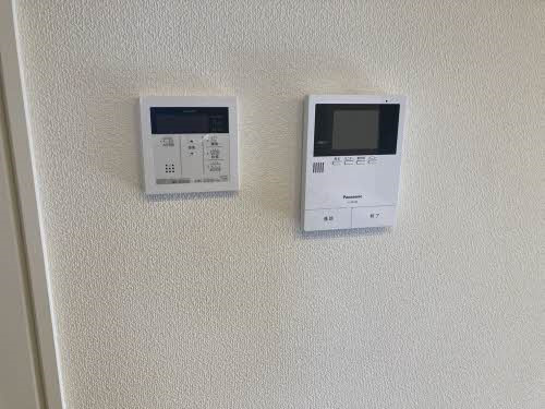 シャーメゾン カキツバタのセキュリティ|モニター付きインターホンで安心です。