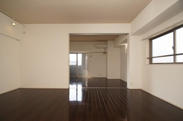 【居間・リビング】 | レジデンス住吉 | こちらの居間で趣味の時間をお楽しみください