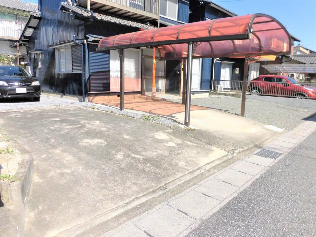 ハレテラス大野の駐車場