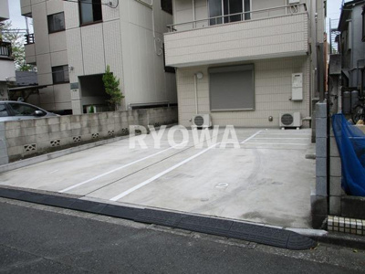 【外観】 | Parkside Kalmia駐車場