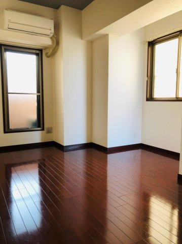 仲介手数料0！！ラドーニ清水の居間・リビング