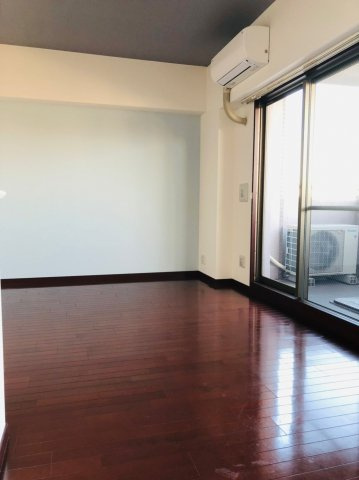 仲介手数料0！！ラドーニ清水の居間・リビング