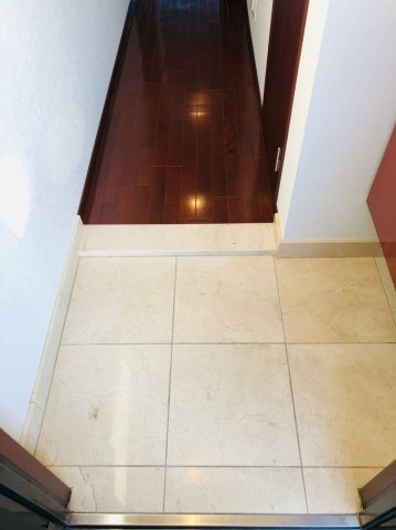 仲介手数料0！！ラドーニ清水の玄関