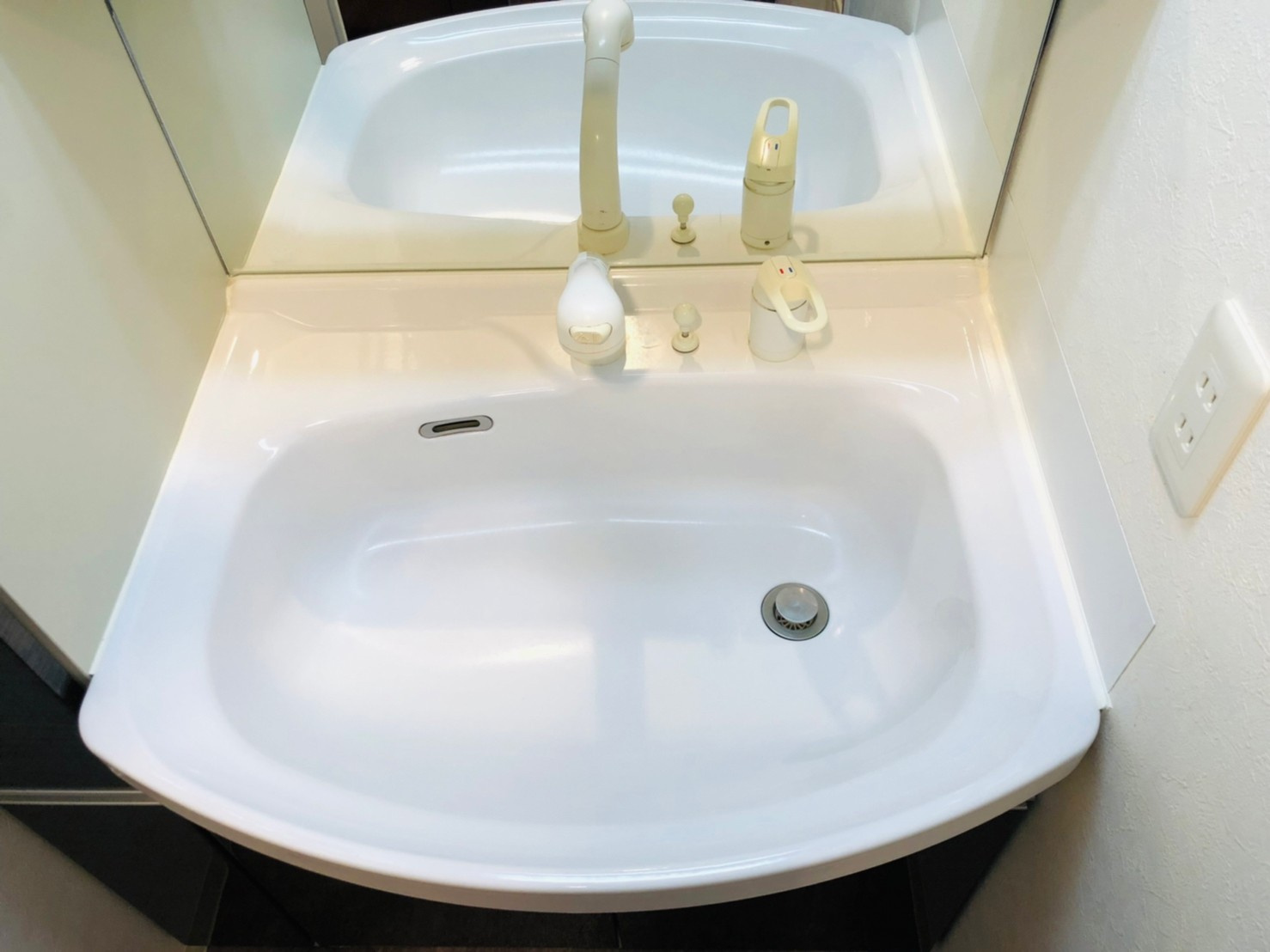 仲介手数料0！！ラドーニ清水の洗面所