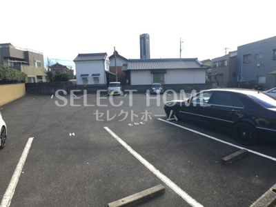 【駐車場】 | キャスルむつな | 駐車場に車を止められます
