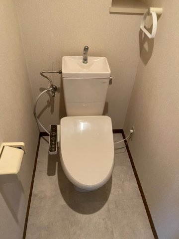 YKハイツ西明石北のトイレ