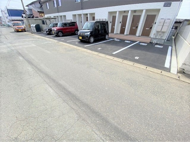 アップデンの駐車場