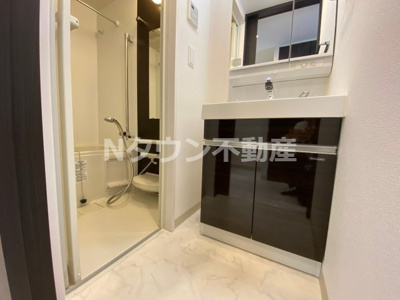 【洗面所】 | エステムコート名古屋栄プレシャス | 明るい洗面所です