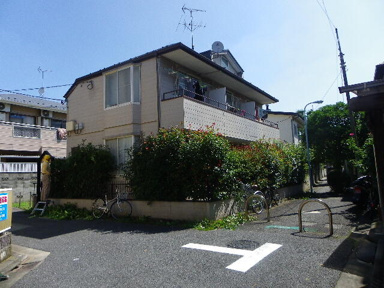 道路の角地です。