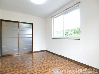 【居間・リビング】 | インプス | ６帖の洋室です。角部屋で２面に窓があります。