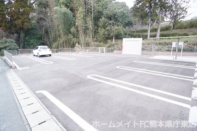 熊本市中央区黒髪６丁目のアパートの駐車場