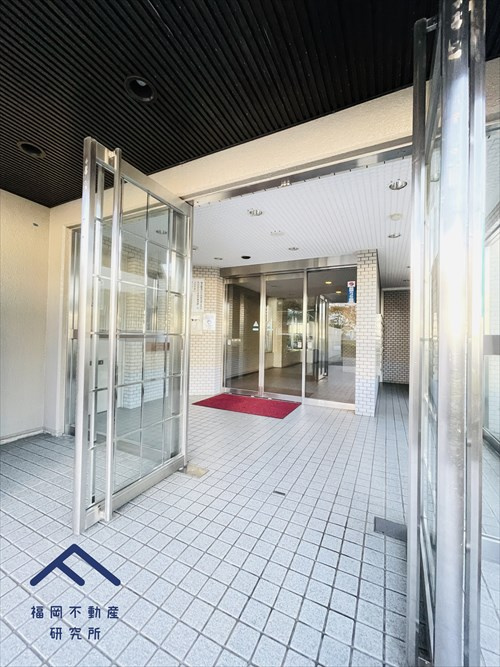 笹原南パーク・マンションのエントランス