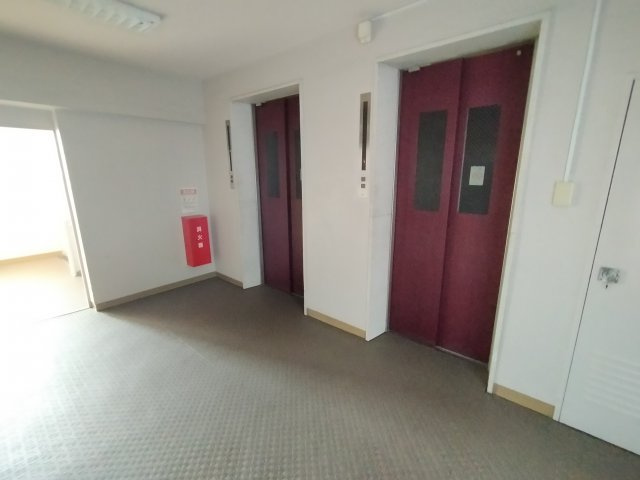 大阪市旭区高殿５丁目の中古マンションのその他共用部分|エレベーターは２基ございます。