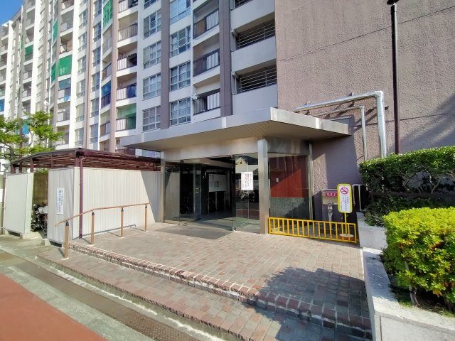 大阪市旭区高殿５丁目の中古マンションのエントランス|エントランスです。