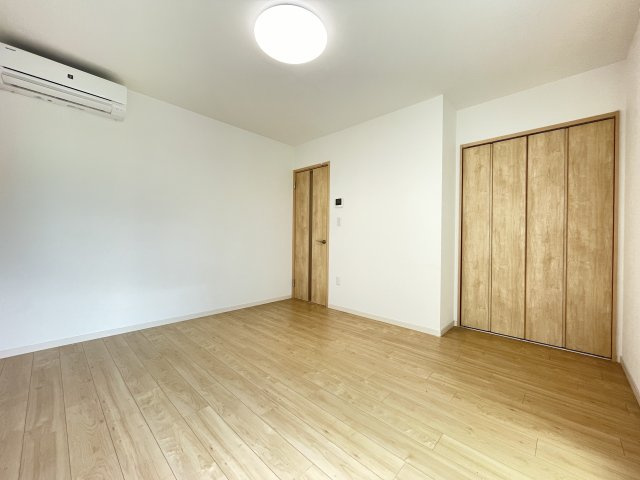 ラビーサイド武庫川の洋室|入居中のため、別のお部屋の写真です。