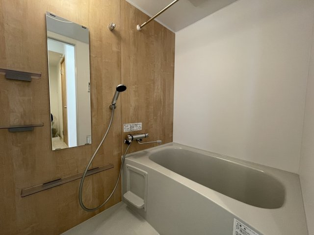 ラビーサイド武庫川の浴室|入居中のため、別のお部屋の写真です。