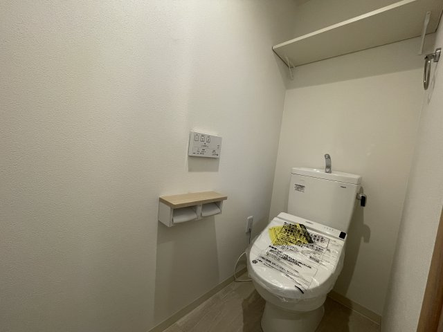 ラビーサイド武庫川のトイレ|入居中のため、別のお部屋の写真です。