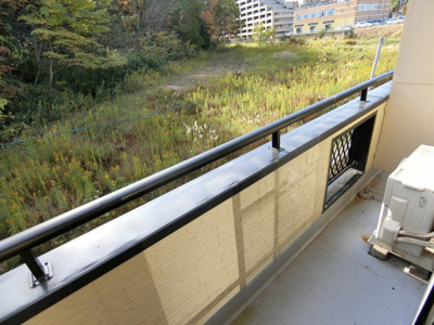 【バルコニー】 | ロイヤルコーポ愛隣 | ２階のお部屋で洗濯物もたくさん干せます。