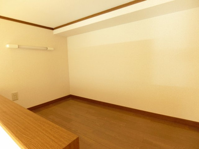 【内装】 | ロイヤルコーポ愛隣 | ロフトはベッド代わりや収納に使えます。