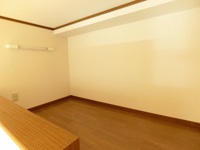 【内装】 | ロイヤルコーポ愛隣 | ロフトはベッド代わりや収納に使えます。