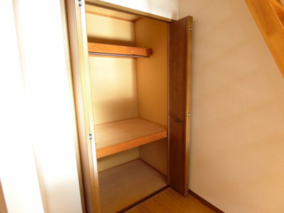 【収納】 | ロイヤルコーポ愛隣 | 奥行きのある収納でお荷物もすっきりしまえます。